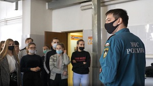 Спасатели МЧС России в Москве обучают добровольцев «Молодёжки ОНФ»