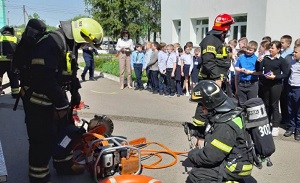 Ученики школы №2073 приняли участие в учениях по пожарной безопасности