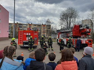 217 лет Пожарной Охране Москвы: о профессии спасатель и пожарный узнали московские школьники