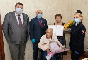 В ТиНАО поздравили ветерана Великой Отечественной войны с 98-летием