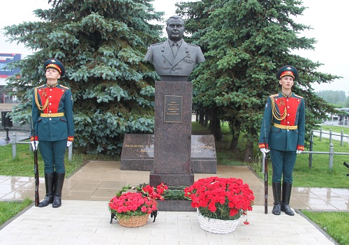В Вороновском открыли памятник Герою Советского союза