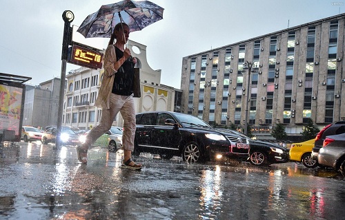 Синоптики прогнозируют в столице ураган с грозой и градом
