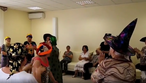 Вечеринка в шляпах прошла в Центре реабилитации «Ясенки»