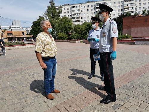 Участковые уполномоченные Новой Москвы провели беседы с гражданами по профилактике дистанционного мошенничества