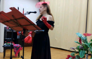 Концерт артистки московского театра прошел в Центре реабилитации «Ясенки»