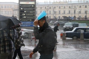 Дождь с грозой и порывистым ветром ожидаются в Москве до утра субботы