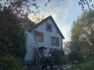Пожарные устранили возгорание в жилом доме