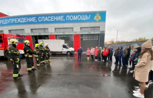 Экскурсия для учеников школы №2073 прошла в пожарно-спасательном отряде 302 Департамента ГОЧС и ПБ