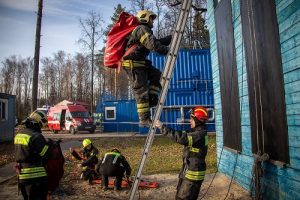 Оценка навыков московских пожарных и спасателей в этом году прошла в новом формате