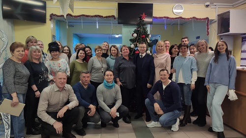 Евгений Иванов поздравил коллективы учреждений с наступающими праздниками