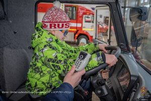 Ёлка желаний: Московские пожарные исполнили новогоднюю мечту мальчика Петра