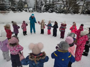Педагоги образовательной площадки «Василек» провели для воспитанников неделю зимних развлечений