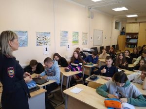 В рамках операции «Дети России – 2022» сотрудник ОНК УВД по ТиНАО встретилась со школьниками
