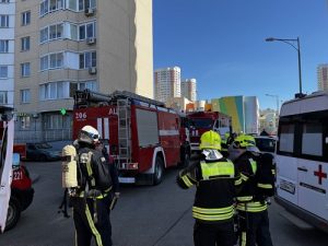 Работники Пожарно-спасательного центра спасли ребёнка из горящей квартиры в поселении Московский