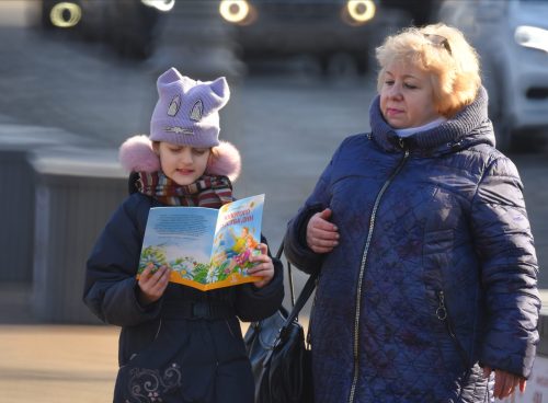 Осваиваем новую профессию: жители Москвы могут присоединиться к третьему потоку школы нянь