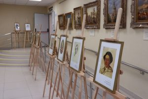 Выставку портретов Евдокии Ростопчиной открыли в Центре реабилитации «Ясенки»