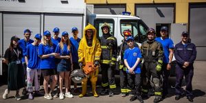 Столичные спасатели и пожарные принимали у себя в гостях юных участников проекта «PROГероев»