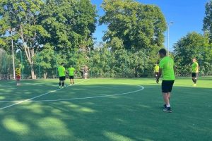 Футболисты поселения продолжают игры в рамках Шишкинской премьер-лиги