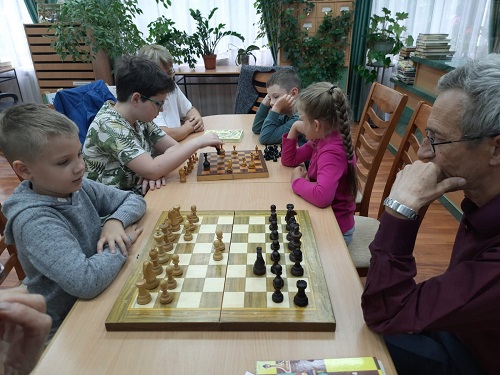 Мастер-класс по шахматам прошел в ДК «Дружба»