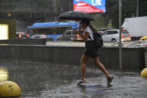 Столичных жителей предупредили о неблагоприятных погодных условиях