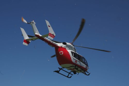 Вертолетом эвакуировали пациента с площадки в Вороновском