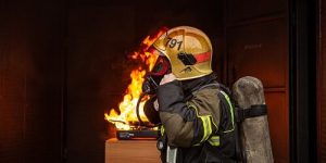 Московские пожарные и спасатели рассказали о том, как избежать происшествий в новогодние праздники