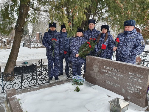 В День Героев Отечества столичные росгвардейцы почтили память погибших сослуживцев