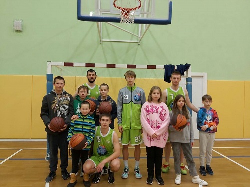 Баскетболисты Школы №2073 провели мастер-класс для воспитанников детского дома