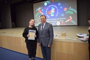 Молодых парламентариев Вороновского наградили за участие в акции «Дед Мороз приходит в дом»