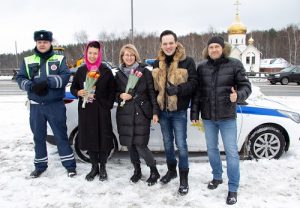 В Новой Москве прошла ежегодная акция «Цветы для автоледи», приуроченная ко Всемирному женскому дню