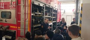 Многодетные семьи побывали в гостях у московских пожарных