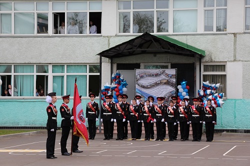 В Школе №2073 прошла церемония прощания с кадетским знаменем
