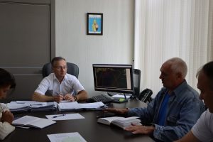 Евгений Иванов провел совещание по вопросам подготовки лыжной трассы к новому сезону