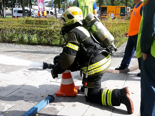 «Пожарный олимп»: на Московском урбанфоруме начались соревнования спасателей и пожарных