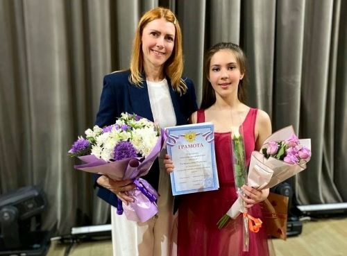 Выпускницу хореографического отделения Вороновской ДШИ поздравили с поступлением в колледж