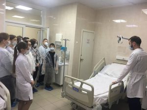 Ученики Школы 2073 посетили практическое занятие в Вороновской больнице