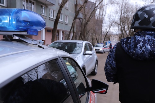 Сотрудники Росгвардии по горячим следам задержали подозреваемого в совершении грабежа в Москве