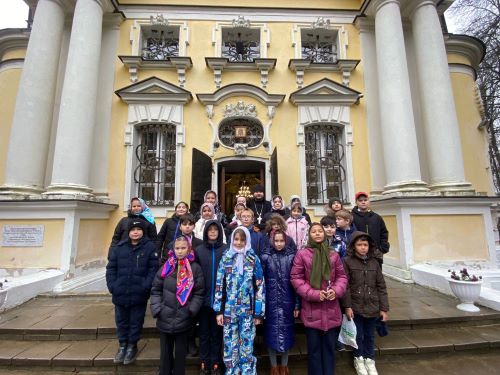 Ученики школы №2073 посетили Храм Всемилостивого Спаса в Воронове