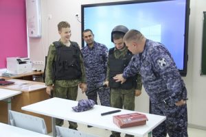 В честь Дня вневедомственной охраны росгвардейцы провели урок мужества для московских школьников