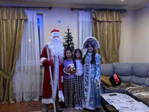Молодые парламентарии провели акцию «Дед Мороз приходит в дом»