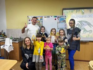 Творческие мастер-классы для воспитанников кружка «Краски» прошли в ДК «Дружба»