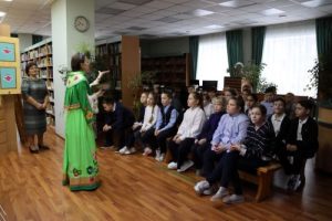 Литературно-фольклорный час прошел в библиотеке ДК «Дружба» Вороновского