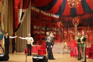 Артисты Московского театра оперетты выступили в ДК «Дружба»