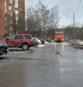 В Вороновском промыли дороги после зимы