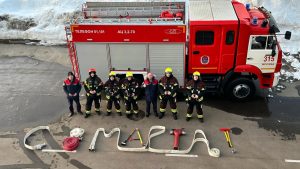 Работники пожарно-спасательного отряда №315 поздравили женщин с 8 марта