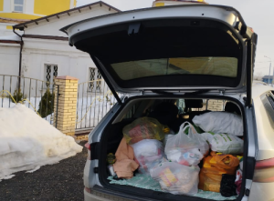 Гуманитарную помощь нуждающимся передали работники храма в Вороново