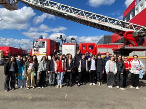 Активная работа с подрастающим поколением: московские пожарные проводят интересные и познавательные занятия