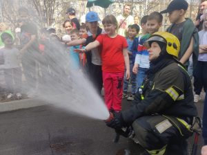 Научили, рассказали провели мастер-класс: все о пожарной безопасности и безопасности на воде
