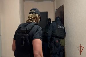 Спецназ столичной Росгвардии задержал подозреваемого в мошенничестве в Подмосковье